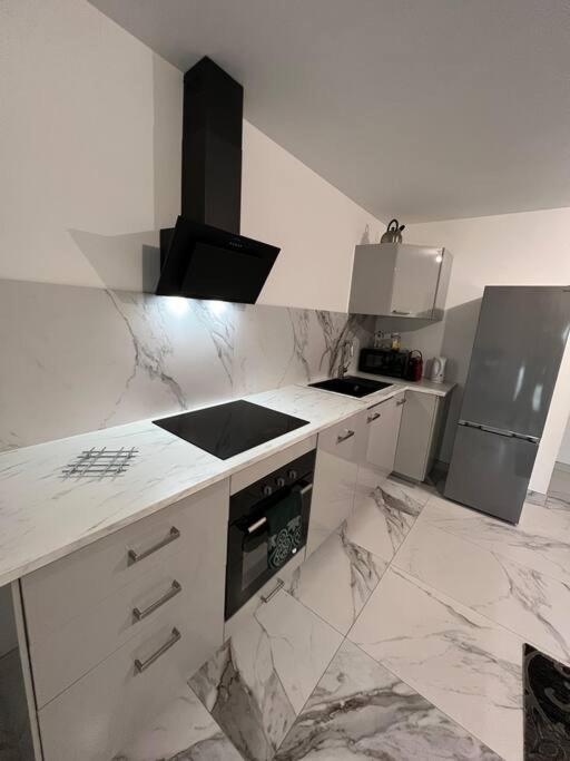 Bel Appartement Avec Parking Cabannes Exterior foto